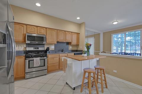 111 Commons Ct, Wheeling, IL 60090 photo 8