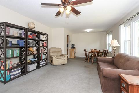 655 Illinois Blvd, Hoffman Estates, IL 60169 photo 4