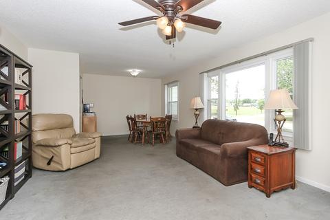 655 Illinois Blvd, Hoffman Estates, IL 60169 photo 3