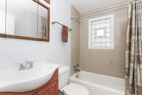 655 Illinois Blvd, Hoffman Estates, IL 60169 photo 17