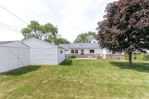 655 Illinois Blvd, Hoffman Estates, IL 60169 photo 2