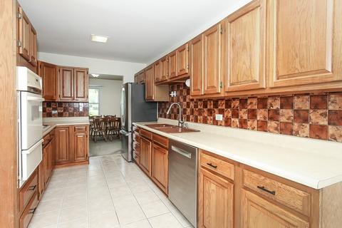 655 Illinois Blvd, Hoffman Estates, IL 60169 photo 11