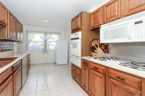 655 Illinois Blvd, Hoffman Estates, IL 60169 photo 9
