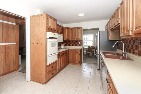 655 Illinois Blvd, Hoffman Estates, IL 60169 photo 10