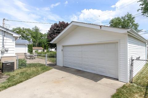655 Illinois Blvd, Hoffman Estates, IL 60169 photo 25