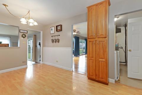 505 Milton Ln, Hoffman Estates, IL 60169 photo 14