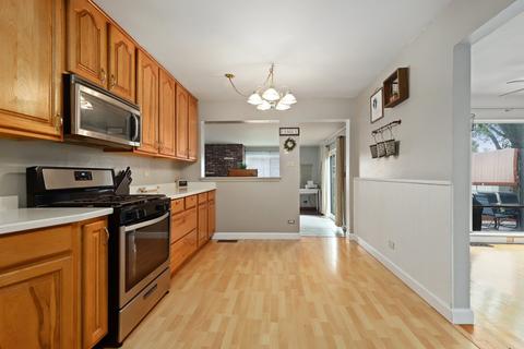505 Milton Ln, Hoffman Estates, IL 60169 photo 12