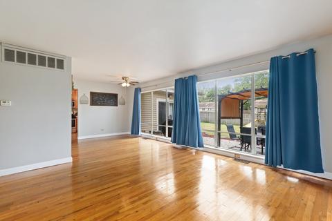 505 Milton Ln, Hoffman Estates, IL 60169 photo 4