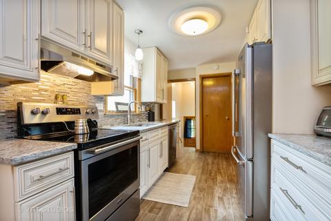 7626 S Clyde Ave, Chicago, IL 60649 photo 4