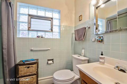 7626 S Clyde Ave, Chicago, IL 60649 photo 9
