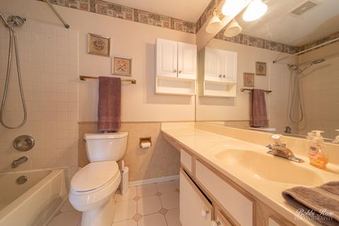 160 Dickens Trl, Elgin, IL 60120 photo 14