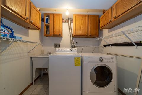 160 Dickens Trl, Elgin, IL 60120 photo 17