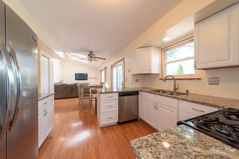 160 Dickens Trl, Elgin, IL 60120 photo 7