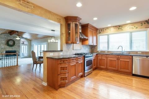 370 Cornell Ave, Des Plaines, IL 60016 photo 5