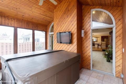 370 Cornell Ave, Des Plaines, IL 60016 photo 8