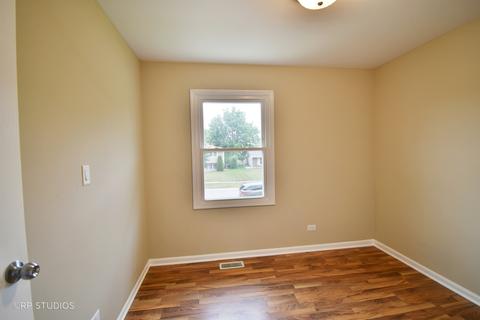 1475 Caldwell Ln, Hoffman Estates, IL 60169 photo 14