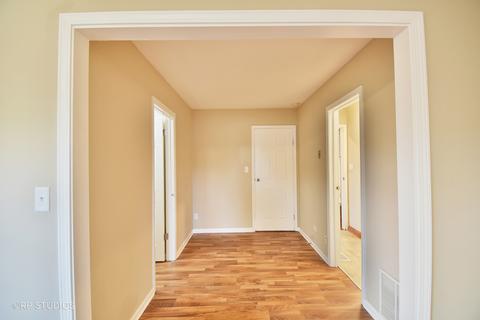 1475 Caldwell Ln, Hoffman Estates, IL 60169 photo 10