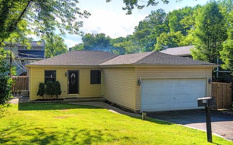 525 Maplewood Dr, Lakemoor, IL 60051 photo 2
