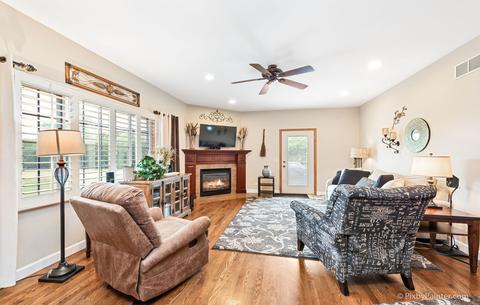 1476 Mackenzie Ln, Elgin, IL 60120 photo 4