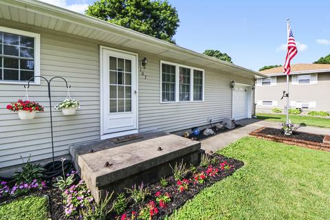 107 E Prairie St, Sidney, IL 61877 photo 3