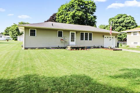 107 E Prairie St, Sidney, IL 61877 photo 2