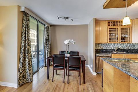 71 E Division St #803, Chicago, IL 60610 photo 10