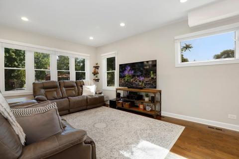 1409 E Walnut Ave, Des Plaines, IL 60016 photo 8