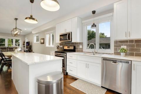 1409 E Walnut Ave, Des Plaines, IL 60016 photo 18