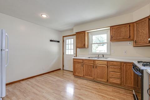 5805 Bunny Ave, Mchenry, IL 60051 photo 3