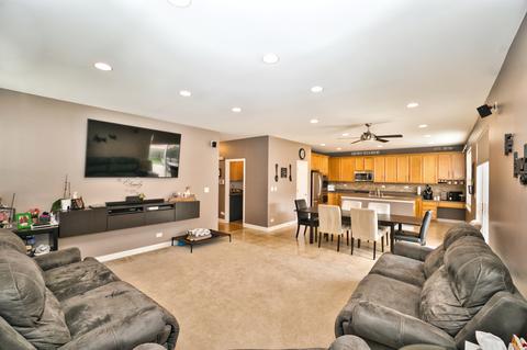 3079 Chalkstone Ave, Elgin, IL 60124 photo 16