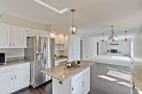 3880 Bernay Ln, Hoffman Estates, IL 60192 photo 18