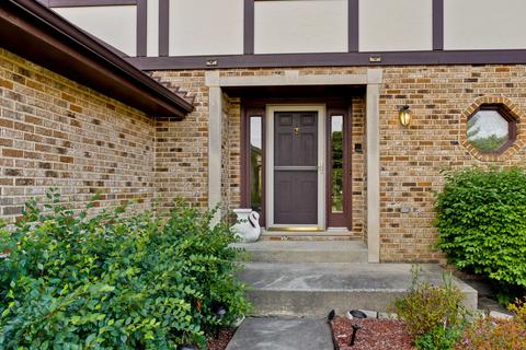 3880 Bernay Ln, Hoffman Estates, IL 60192 photo 3