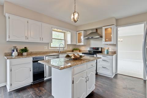 3880 Bernay Ln, Hoffman Estates, IL 60192 photo 19