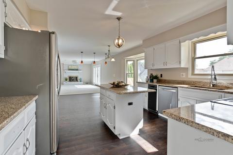 3880 Bernay Ln, Hoffman Estates, IL 60192 photo 17