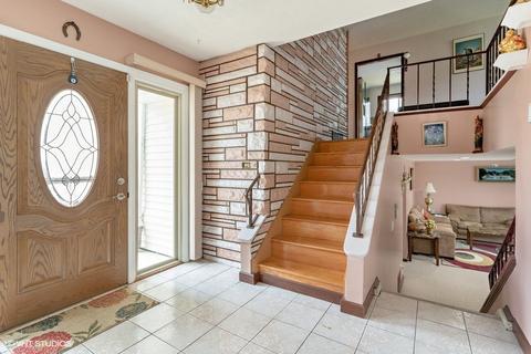 1350 Devonshire Ln, Hoffman Estates, IL 60169 photo 2