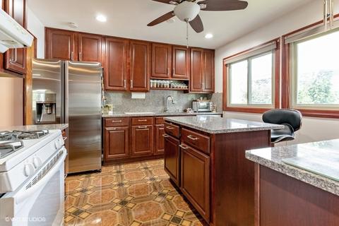 1350 Devonshire Ln, Hoffman Estates, IL 60169 photo 4