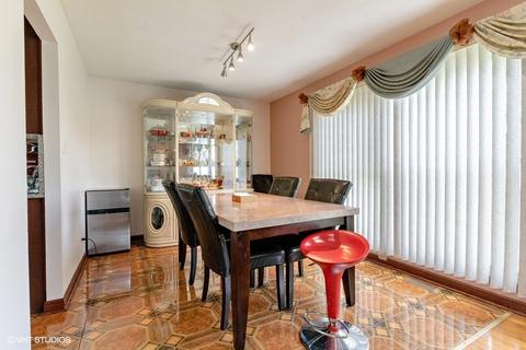 1350 Devonshire Ln, Hoffman Estates, IL 60169 photo 6