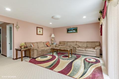 1350 Devonshire Ln, Hoffman Estates, IL 60169 photo 16
