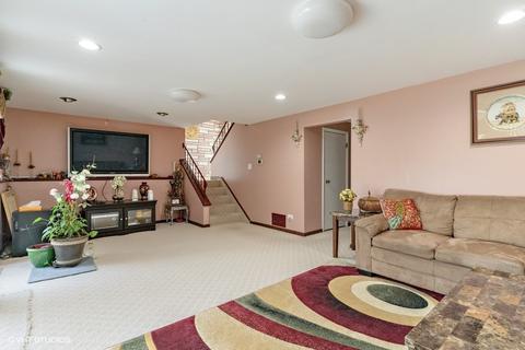 1350 Devonshire Ln, Hoffman Estates, IL 60169 photo 17