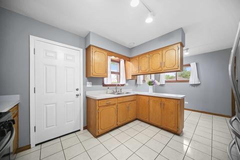 8740 45th Pl, Lyons, IL 60534 photo 13
