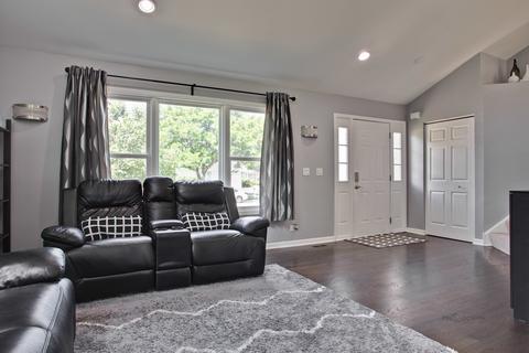 1381 Northgate Dr, Bartlett, IL 60103 photo 4