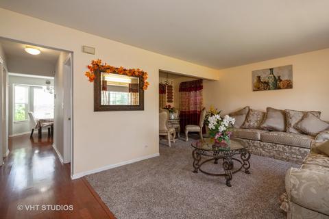 3206 Diane Dr, Aurora, IL 60504 photo 2