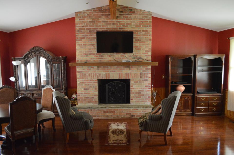  910 Rosewood Ct, Carpentersville, IL 60110 photo 2