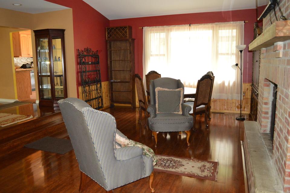  910 Rosewood Ct, Carpentersville, IL 60110 photo 3