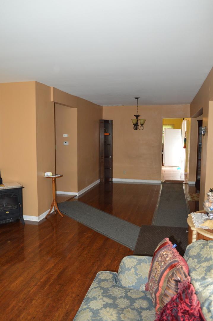  910 Rosewood Ct, Carpentersville, IL 60110 photo 6