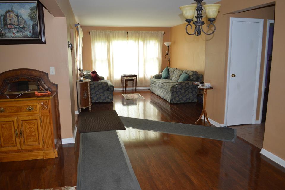 910 Rosewood Ct, Carpentersville, IL 60110 photo 5