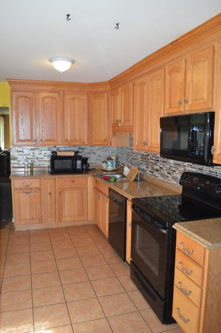  910 Rosewood Ct, Carpentersville, IL 60110 photo 7
