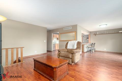 976 S Chippendale Dr, Bartlett, IL 60103 photo 5