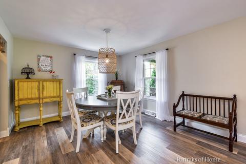 1827 E Illinois St, Wheaton, IL 60187 photo 6