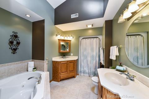 1827 E Illinois St, Wheaton, IL 60187 photo 15